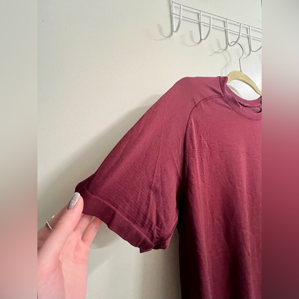 lululemon athletica | Men’s Maroon Short Sleeve Tee - Picture 2 of 9